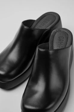 Kaah Black Leather Clogs